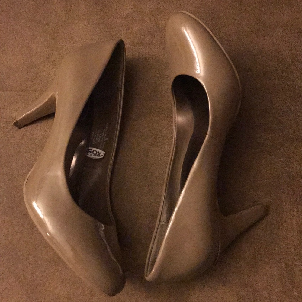 Heels - Picture 2 of 4